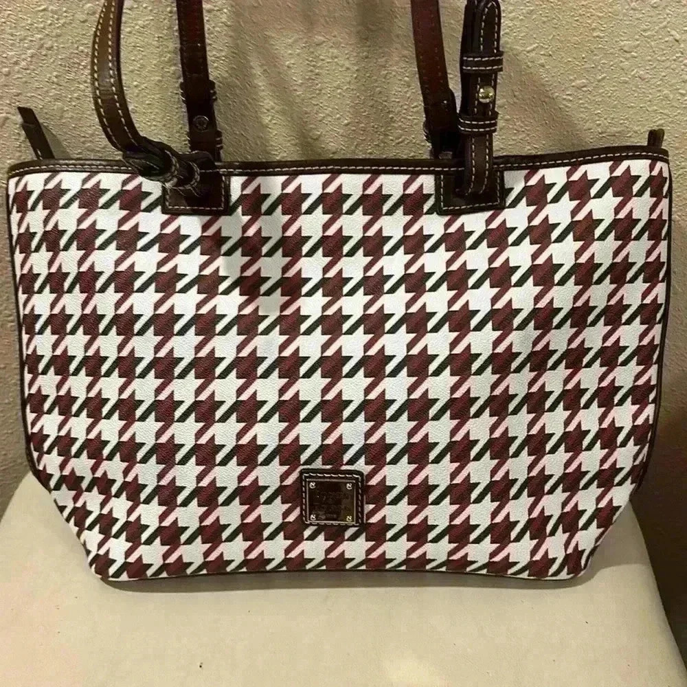 Dooney and Bourke handbag. - Picture 2 of 14
